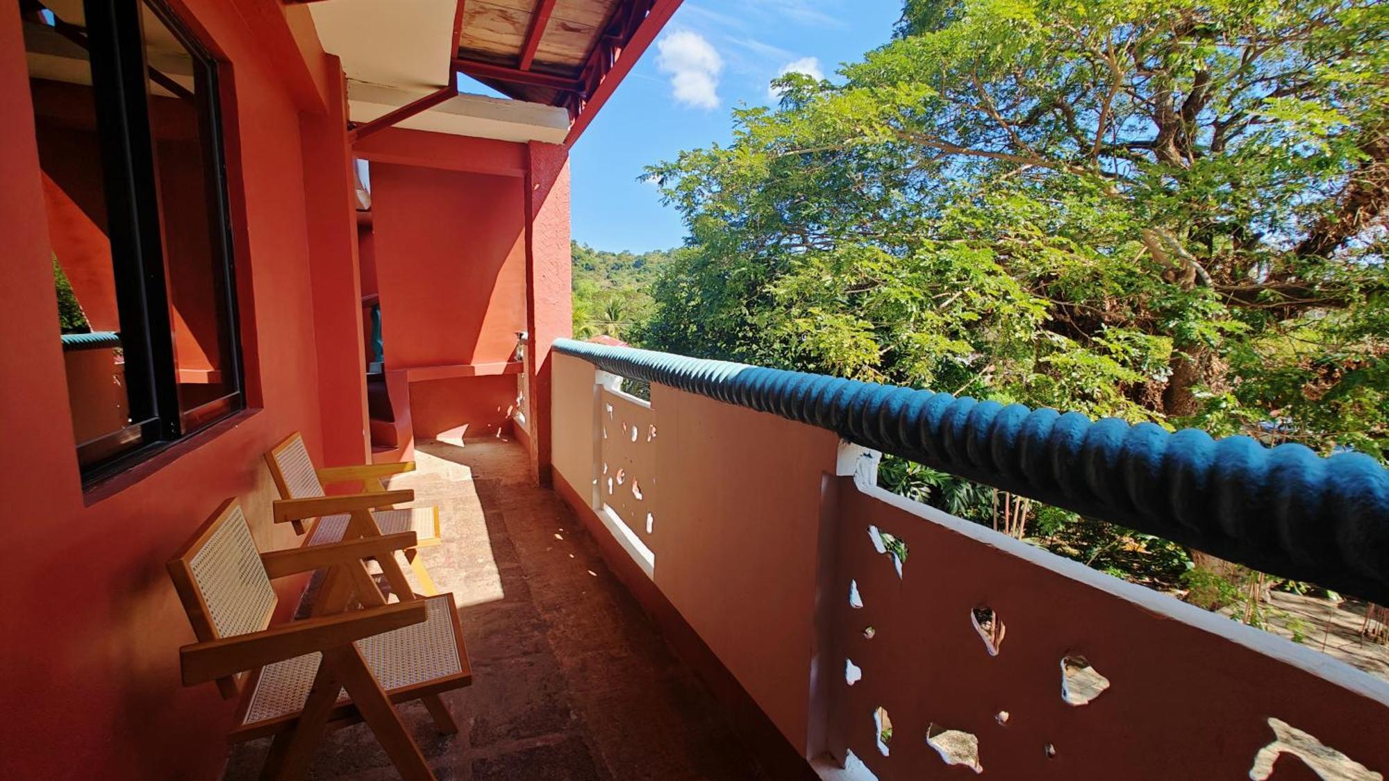 80 Bar Hostel Coron Exterior foto