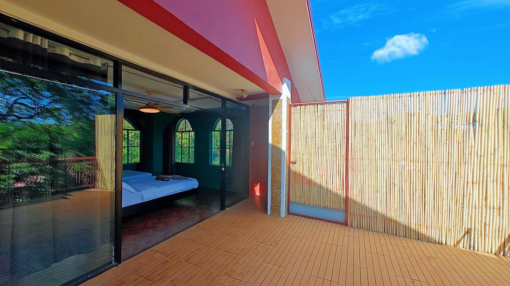 80 Bar Hostel Coron Exterior foto