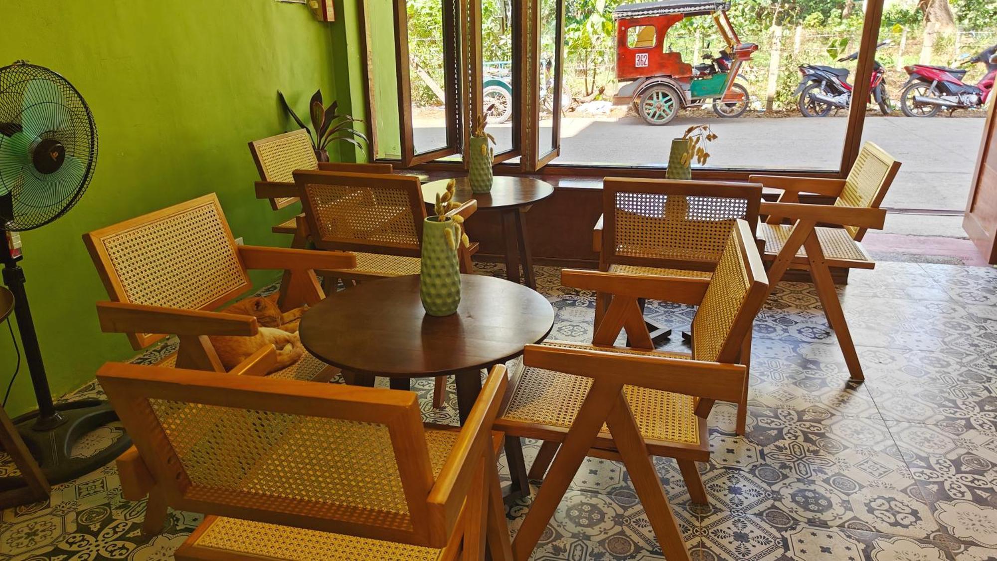80 Bar Hostel Coron Exterior foto